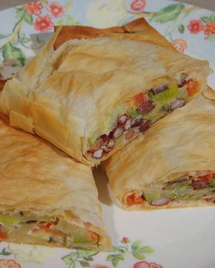 Рецепт овощного штруделя с фасолью и паприкого