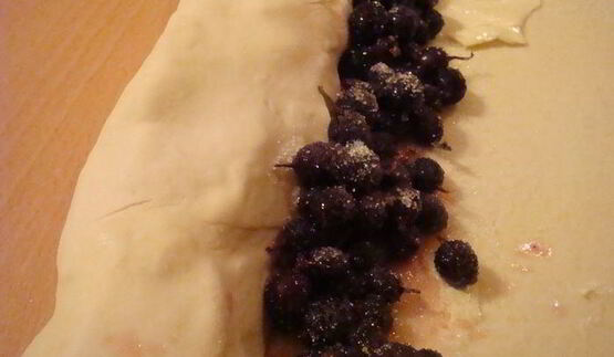 штрудель бананово-смородиновый