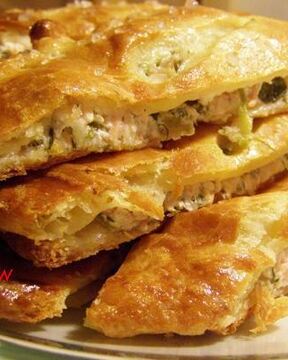 Штрудель из творожного теста с лососем