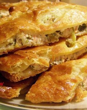 Штрудель из творожного теста с лососем