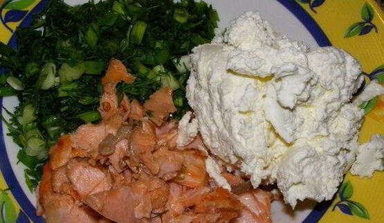 штрудель из творожного теста с лососем