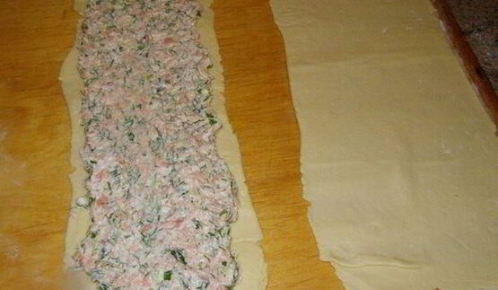 штрудель из творожного теста с лососем