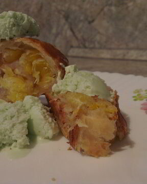 Штрудель с бананом и мандаринами