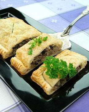 Штрудель с грибами и луком