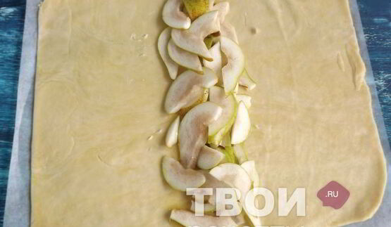 штрудель с грушей и сыром дор блю