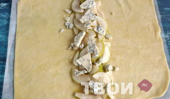 штрудель с грушей и сыром дор блю