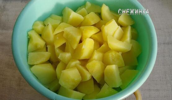 штрудель с картофелем и грибами в сливочно-сырном соусе