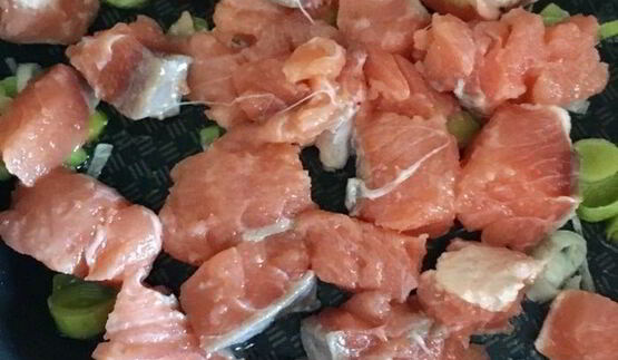 штрудель с лососем, фасолью и рикоттой