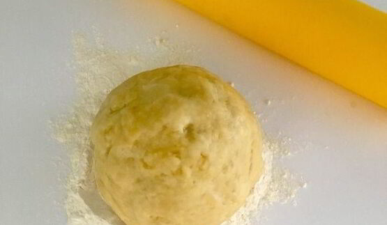 штрудель с лососем, фасолью и рикоттой