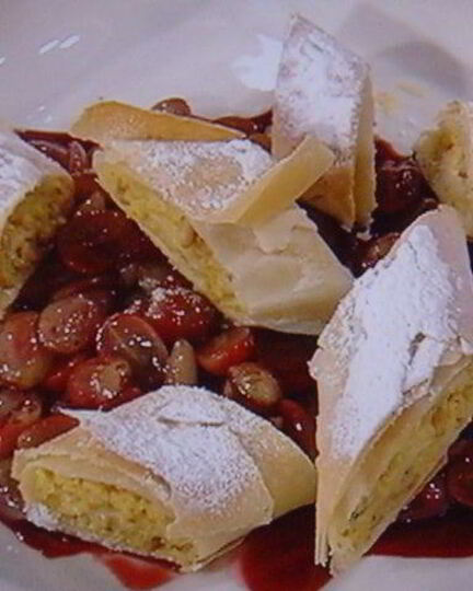 Рецепт штруделя с начинкой из козьего сыра с виноградом в портвейне