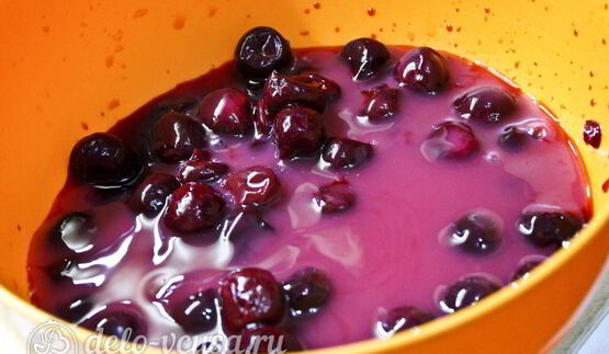 штрудель с вишней из слоеного теста