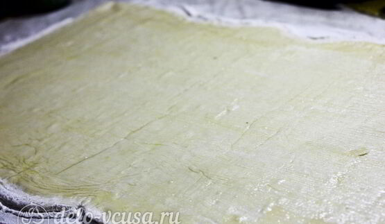 штрудель с вишней из слоеного теста