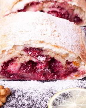 Штрудель с вишней