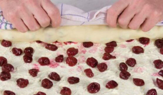 штрудель с вишнями и фундуком