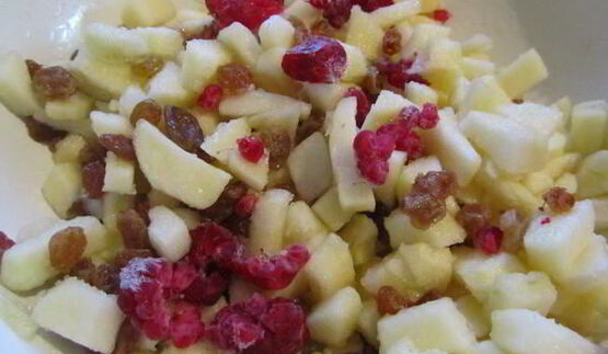 штрудель яблочный с изюмом и малиной