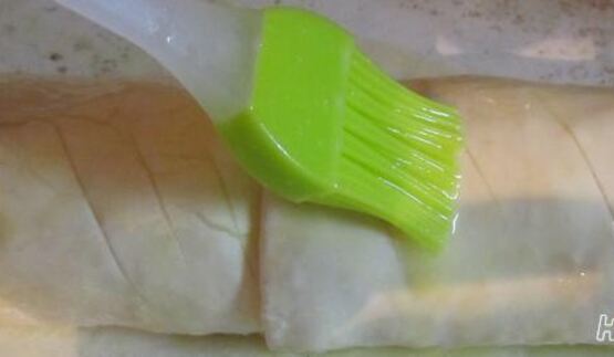 штрудель яблочный с изюмом и малиной