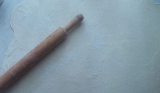 яблочный штрудель с изюмом и карамельной крошкой