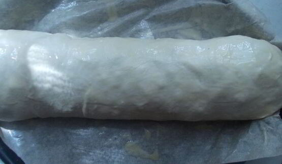 яблочный штрудель с изюмом и карамельной крошкой