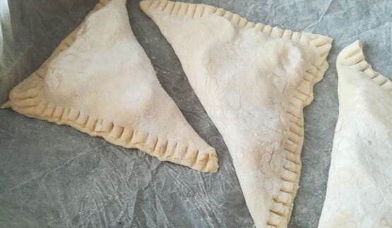 слоеные конвертики с бананово-шоколадной начинкой