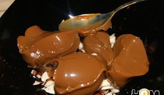 слоеные трубочки с вареной сгущенкой и орехами