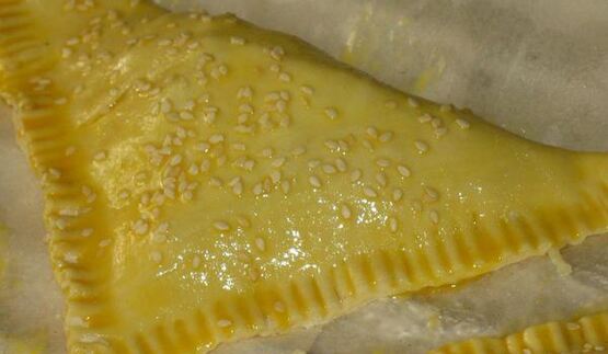 слойки с сыром и копченой курицей