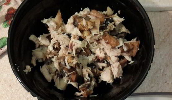 слойки с сыром, курицей, грибами и соусом бешамель