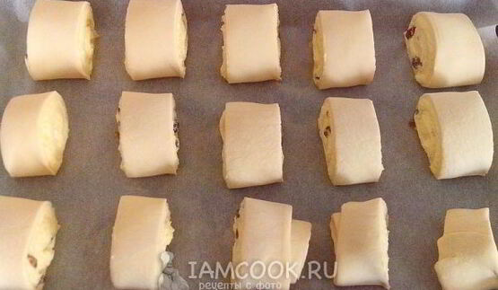 слойки с творогом и изюмом