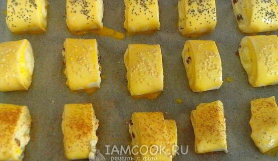 слойки с творогом и изюмом