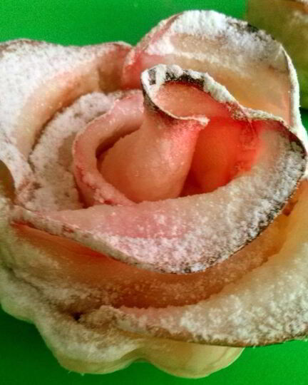 Рецепт слоек с яблоками из слоеного бездрожжевого теста