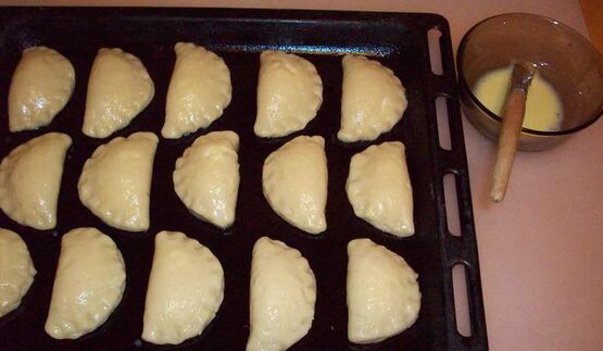 мои сочни из рассольного теста