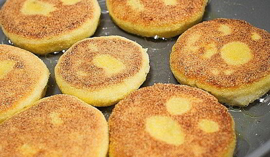 сырники с кукурузной мукой и вареньем