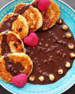 Сырники с шоколадно-ореховым соусом