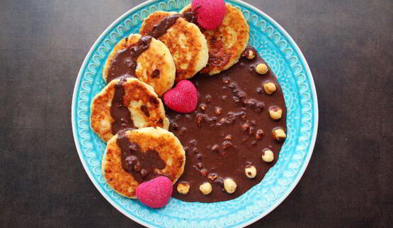 сырники с шоколадно-ореховым соусом