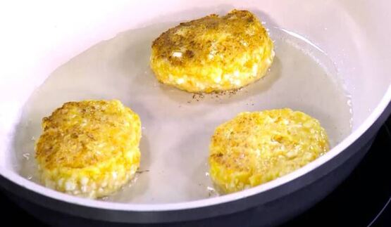 сырники с вишневым соусом и корицей