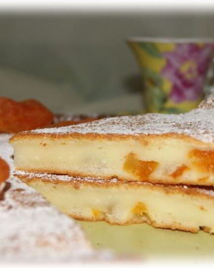 Рецепт творожника с белым шоколадом и курагой