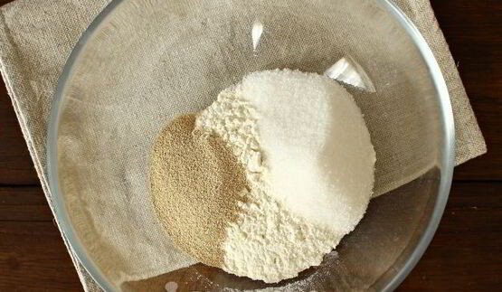 быстрое дрожжевое тесто на воде на пирожки