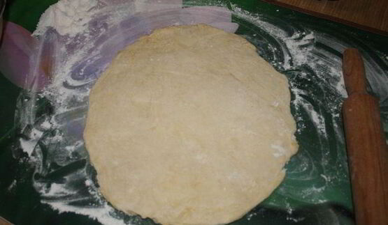 хрустящие корзинки с курицей из домашнего слоеного теста