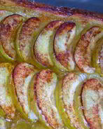 Слоеное дрожжевое тесто с яблоками