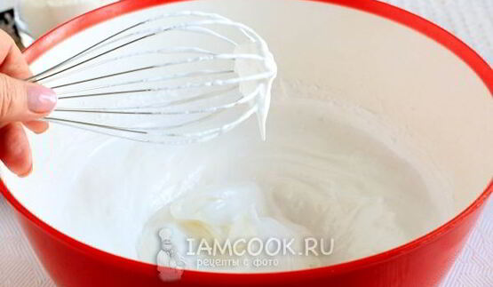 бисквитный торт панчо со сливочным кремом и ягодами