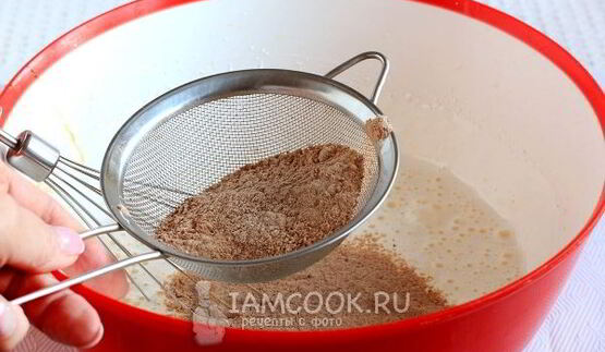 бисквитный торт панчо со сливочным кремом и ягодами