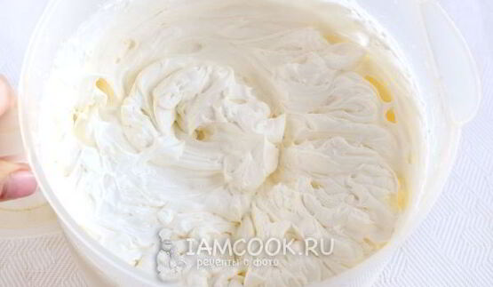 бисквитный торт панчо со сливочным кремом и ягодами