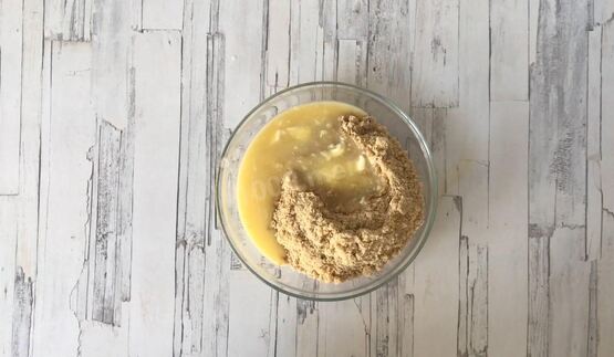 йогуртовый фисташковый торт с жимолостью