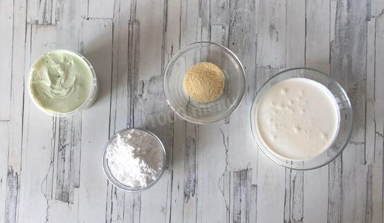 йогуртовый фисташковый торт с жимолостью