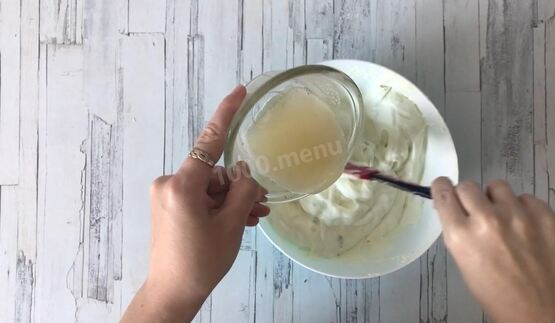 йогуртовый фисташковый торт с жимолостью