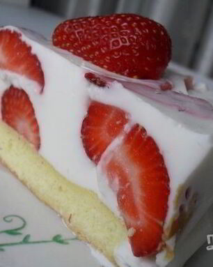 Клубнично-йогуртовый торт