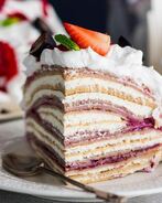 Креп-торт с творожно-сливочным кремом и ягодами