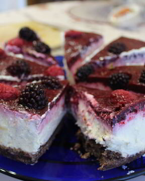 Миндальный торт с малиной