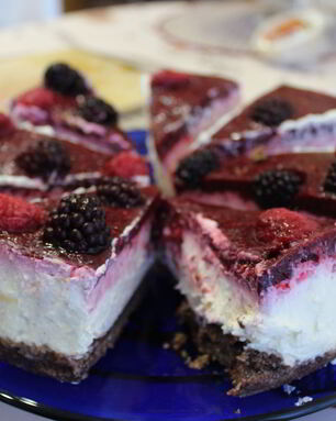 Миндальный торт с малиной