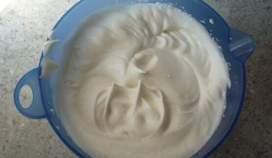 пасхальный кремообразный шоколадный торт с яичным ликером