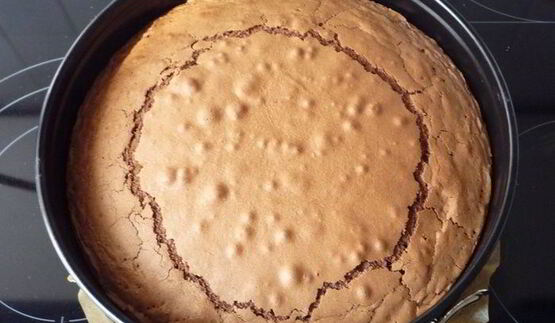 пасхальный кремообразный шоколадный торт с яичным ликером